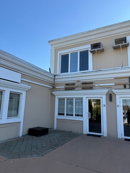 More Photos Of 479-483 Main St, Islip Storefront Retail Residential For Lease