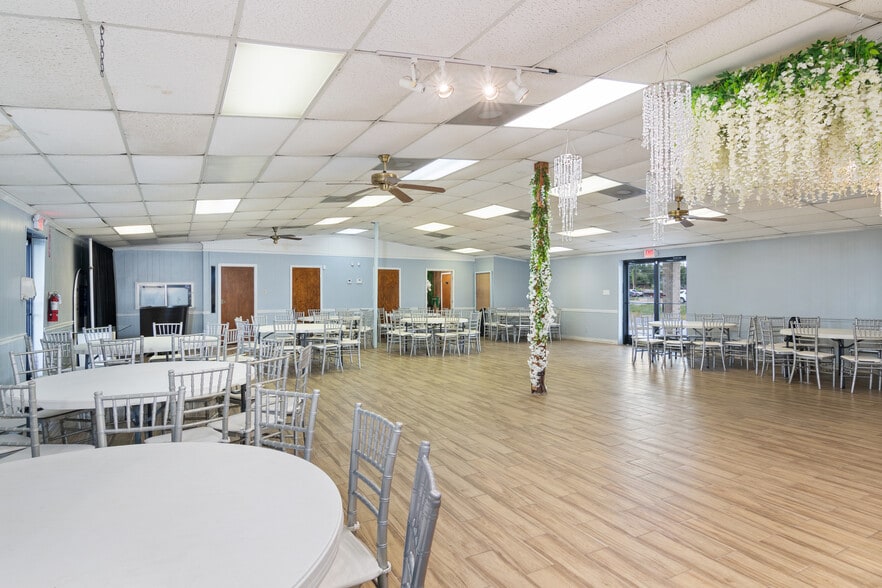 More Photos Of 8403 SW Loop 410, San Antonio Industrial For Sale