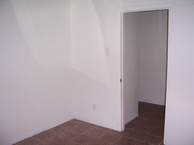 More Photos Of 26 Farrell St, Houston Apartments For Sale