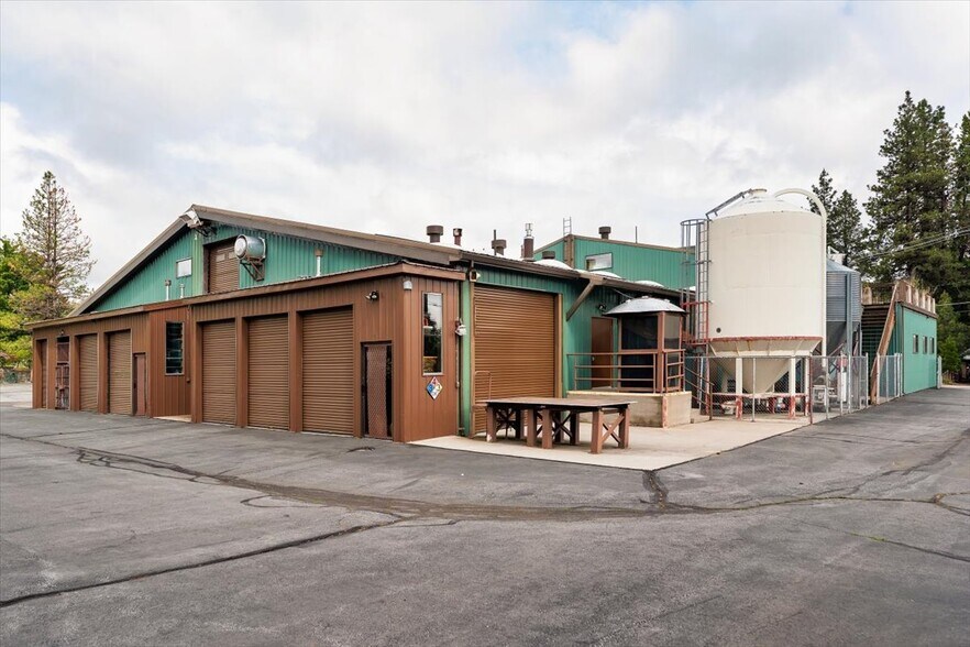 More Photos Of 360 College Ave, Weed Showroom For Sale