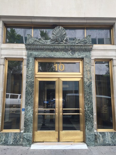 More Photos Of 10 Park Pl S, Atlanta Office For Sale