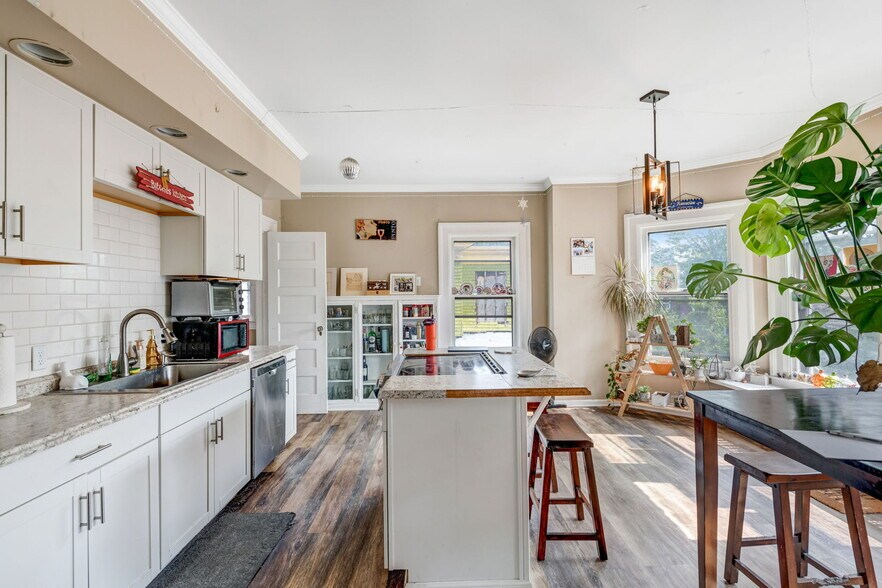 More Photos Of 461 Linwood Ave, Buffalo Apartments For Sale