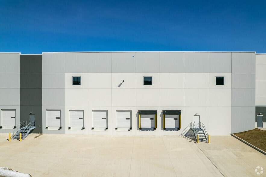 More Photos Of 101 Commerce Dr, Hazleton Distribution For Lease