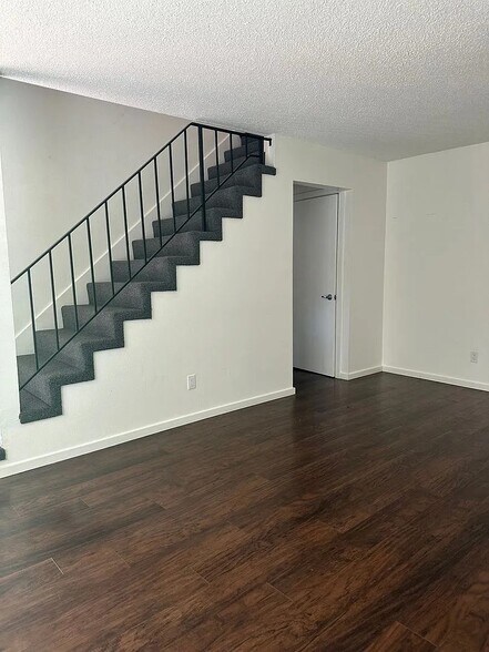 More Photos Of 117 SE 30th Pl, Portland Apartments For Sale