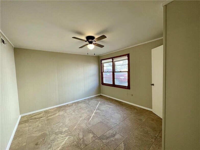 More Photos Of 311 S Main St, Springdale Office For Sale