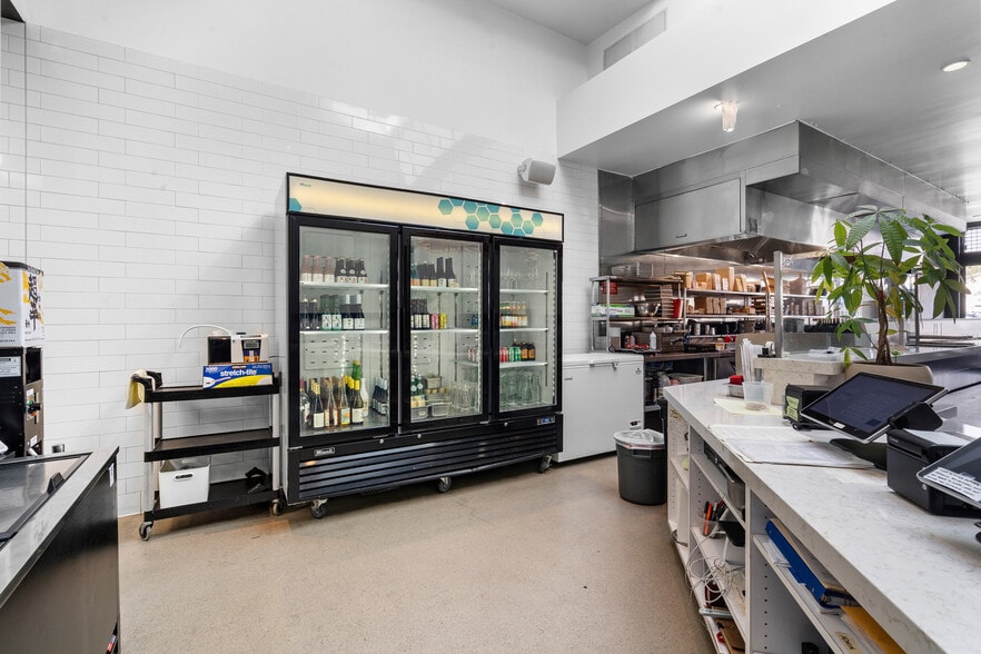 More Photos Of 2144-2146 Colorado Blvd, Los Angeles Restaurant For Sale