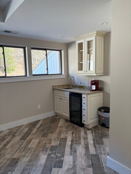 More Photos Of 197 Ethan Allen Hwy, Redding Storefront Retail Office For Lease