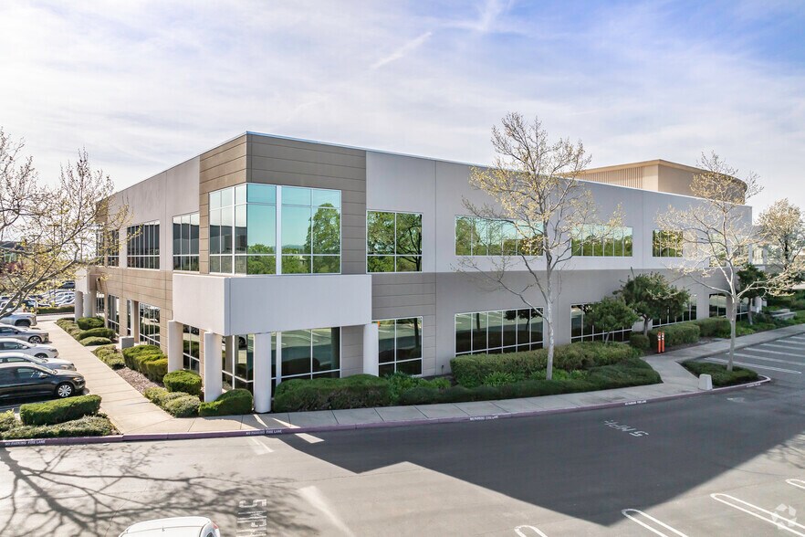 More Photos Of 1075 Creekside Ridge Dr, Roseville Office For Lease