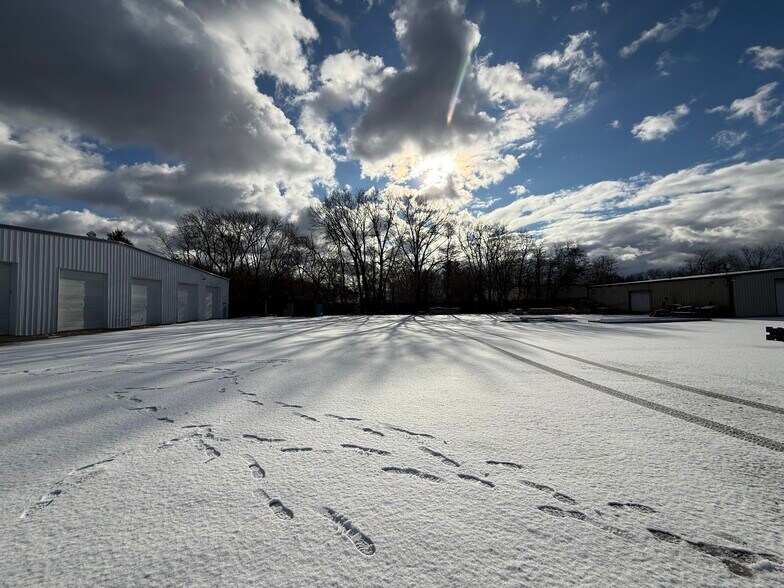 More Photos Of 69 Dudley Rd, Sutton Warehouse For Lease