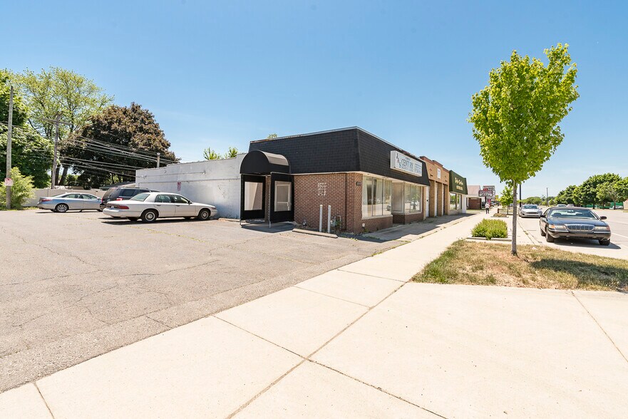 More Photos Of 18735 Ecorse Rd, Allen Park Office For Lease