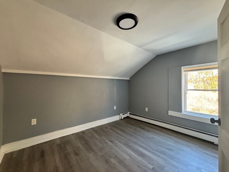More Photos Of 54 High St, Waterbury Storefront Retail Residential For Sale
