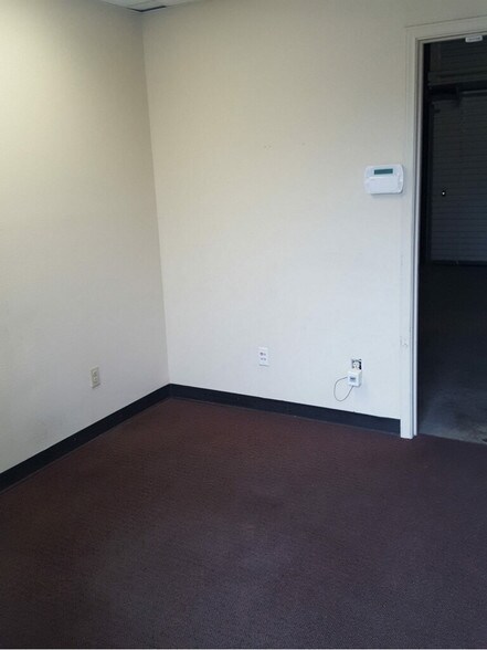 More Photos Of 7340 Blanco Rd, San Antonio Self Storage For Lease