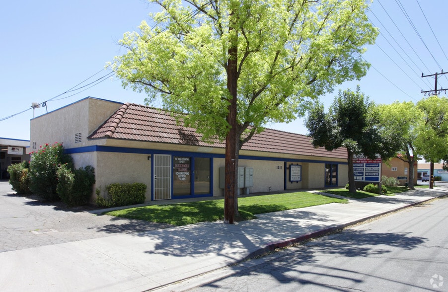 Primary Photo Of 1211 W Acacia Ave, Hemet Warehouse For Lease