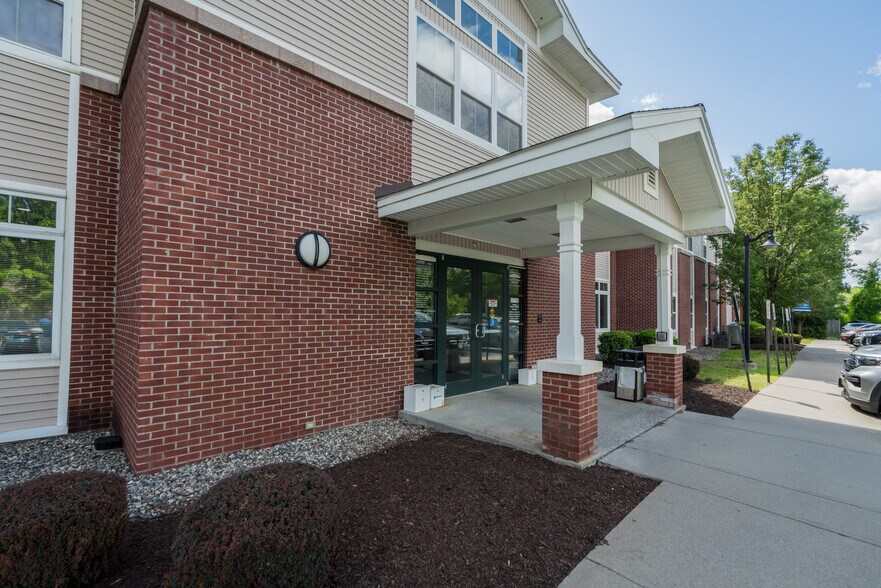 More Photos Of 2388 Route 9, Mechanicville Medical For Sale