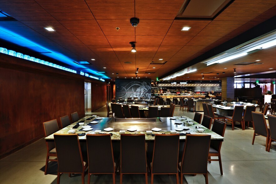 More Photos Of 27155 S Karevich Dr, Novi Restaurant For Sale