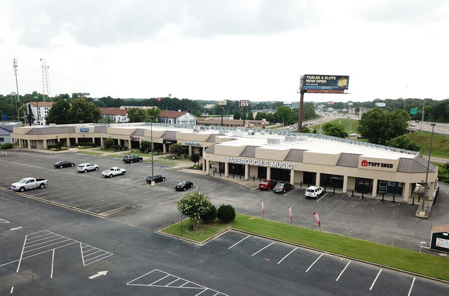 More Photos Of 6100-6126 Macon Rd, Memphis Storefront For Sale