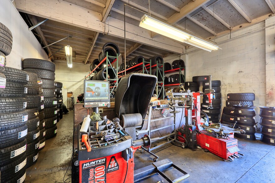 More Photos Of 960 W Holt Blvd, Ontario Freestanding For Lease