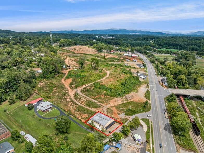 More Photos Of 39 Brookside Cir, Candler Warehouse For Sale