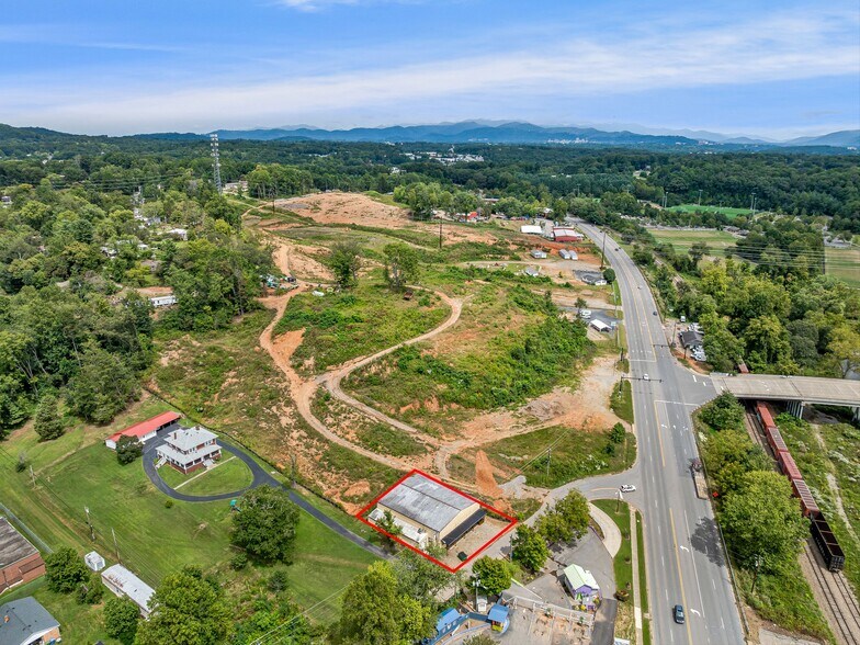 More Photos Of 39 Brookside Cir, Candler Warehouse For Sale