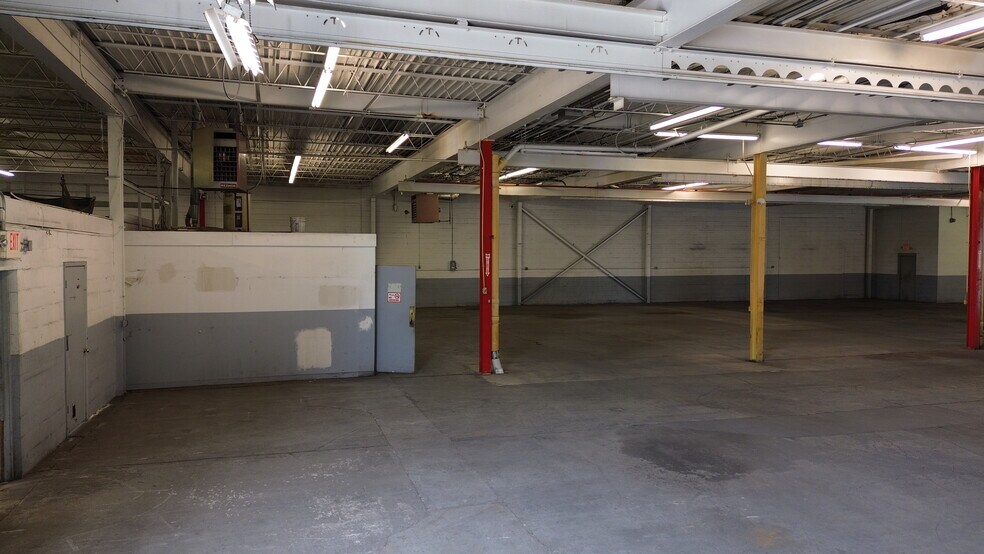 More Photos Of 33220-33250 Lakeland Blvd, Eastlake Warehouse For Lease