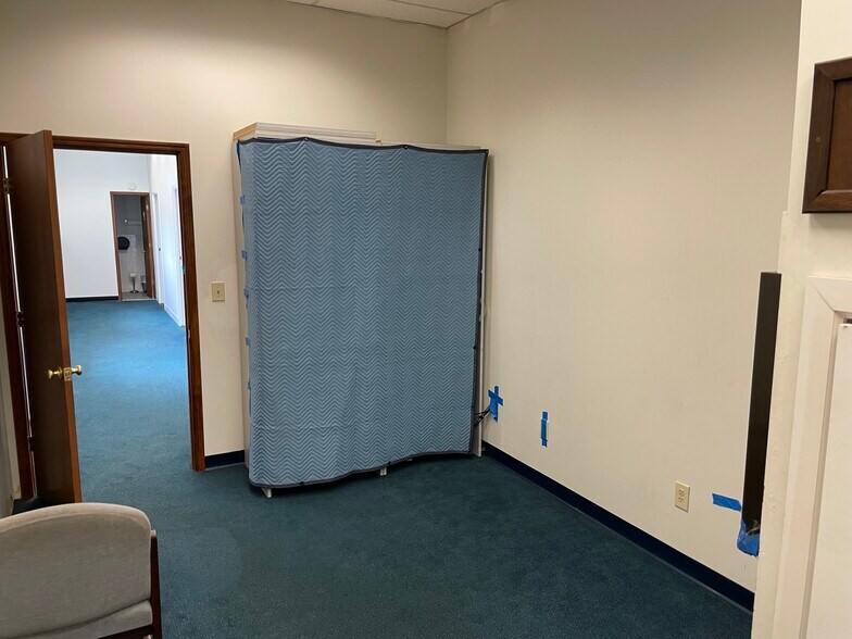 More Photos Of 4865 Arthur Kill Rd, Staten Island Warehouse For Sale