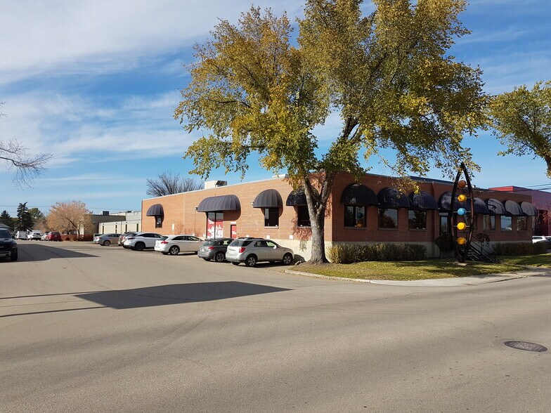 More Photos Of 11904 113th Ave NW, Edmonton Freestanding For Sale