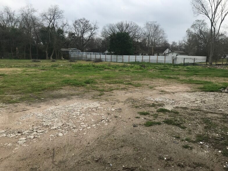 More Photos Of 10300 Burden St, Houston Industrial For Lease