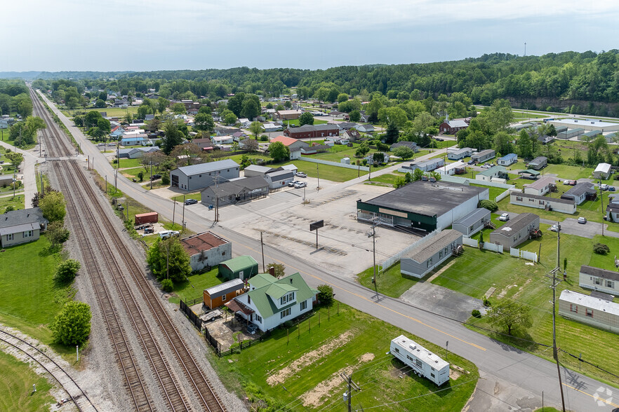 More Photos Of 412 Wurtland Ave, Greenup Freestanding For Lease