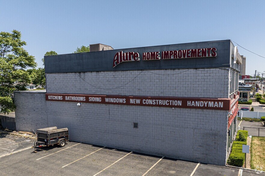 More Photos Of 1999 Hempstead Tpke, East Meadow Freestanding For Lease