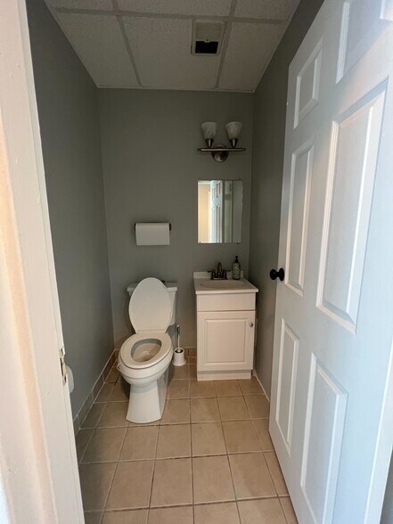 More Photos Of 3231-3233 Superior Ln, Bowie Medical For Lease