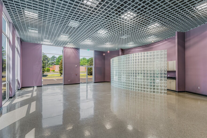More Photos Of 7345 Goodlett Farms Pky, Cordova Office For Sale