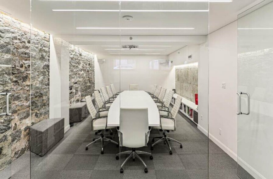 More Photos Of 434-438 Rue Sainte-Hélène, Montréal Office For Sale