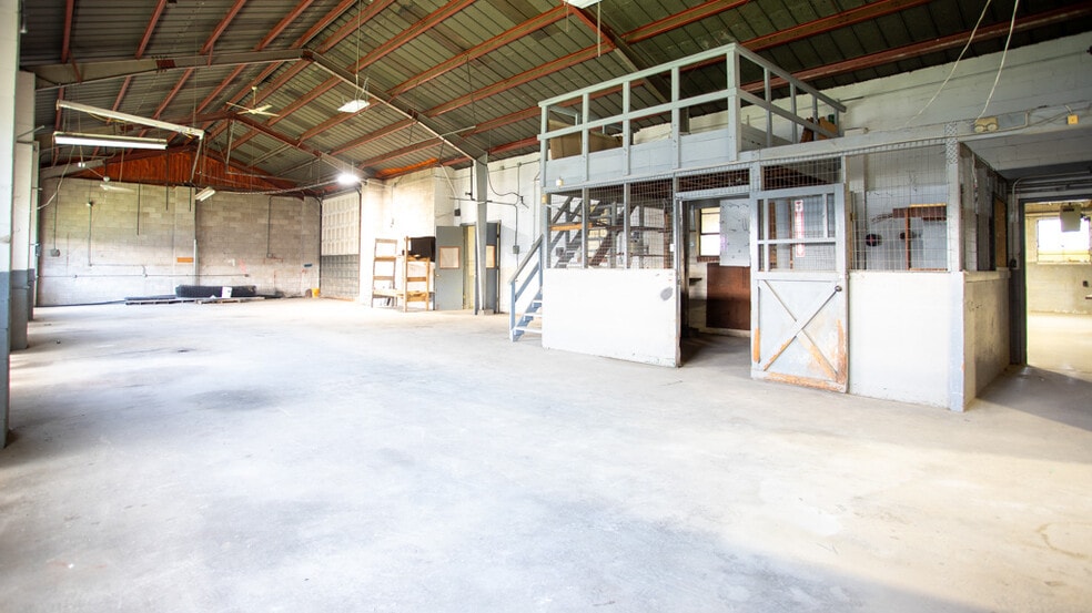 More Photos Of 3812 Bennington Ave, Kansas City Industrial For Sale