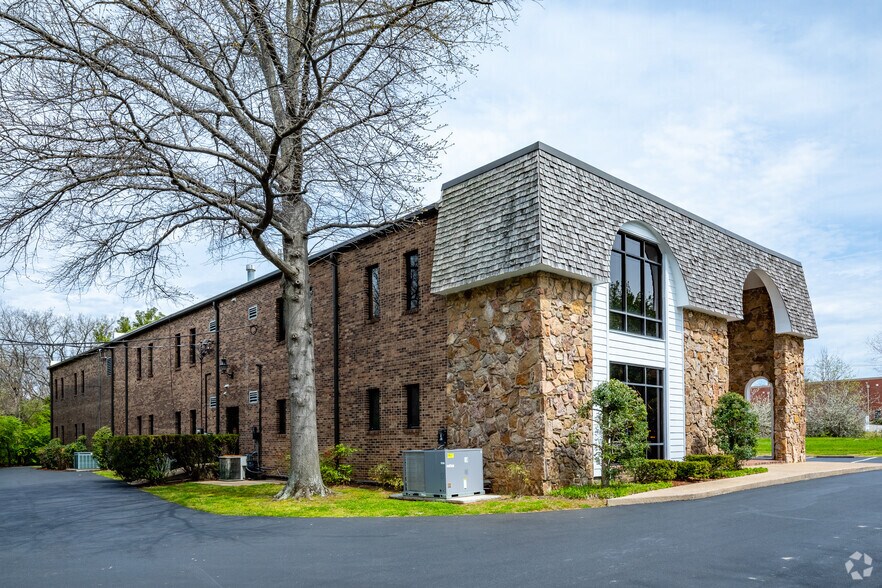 More Photos Of 277 Wilson Pike Cir, Brentwood Office For Sale