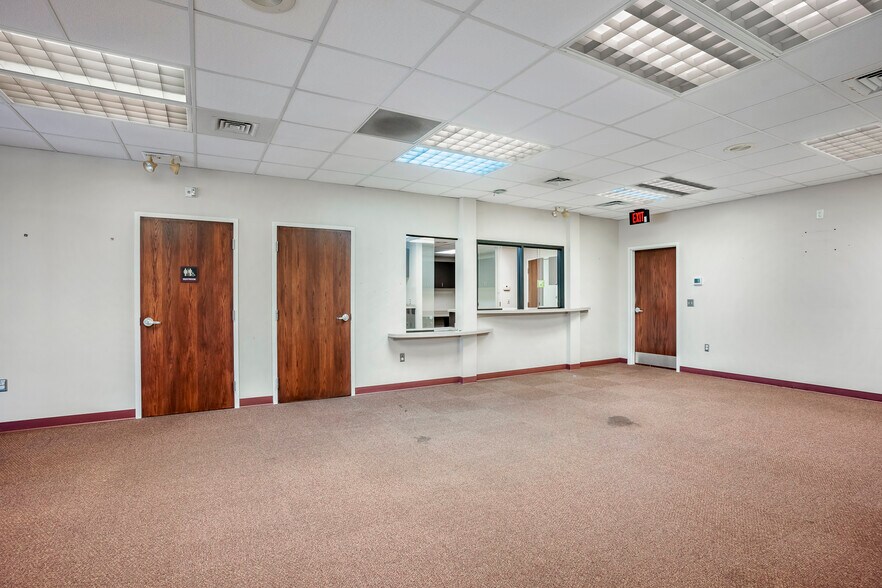 More Photos Of 820 S Illinois Ave, Republic Medical For Sale