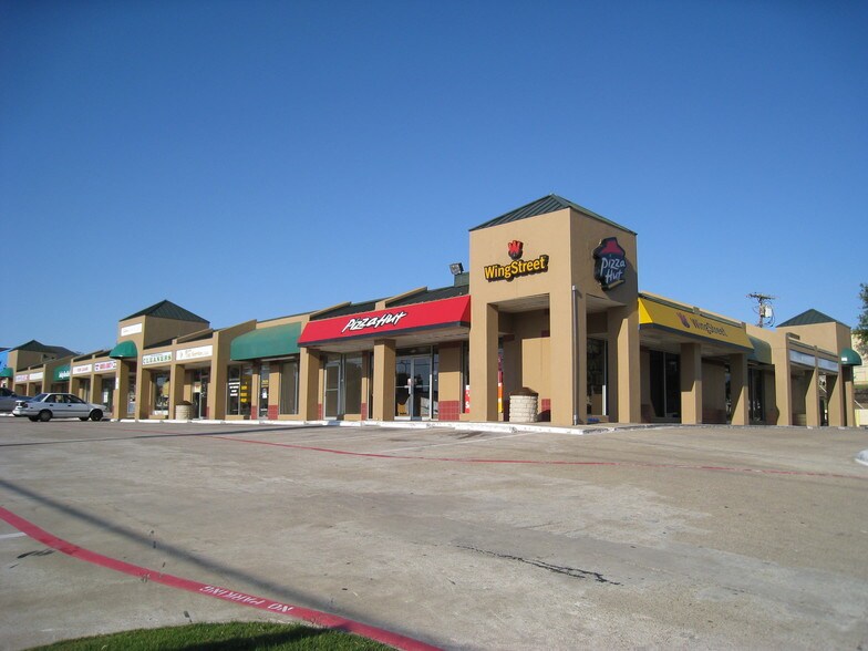 More Photos Of 235-249 N Hampton Rd, DeSoto General Retail For Lease