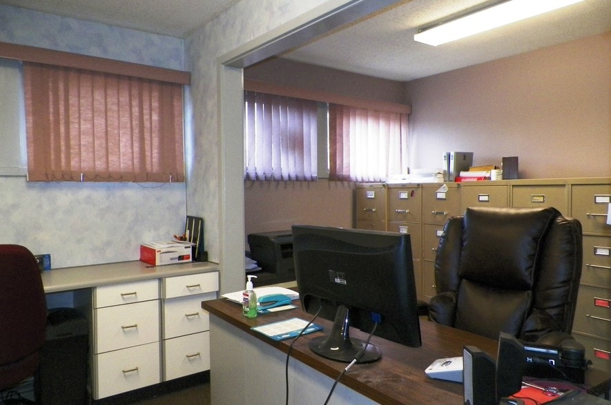 More Photos Of 1524 Atwood Ave, Johnston Medical For Lease