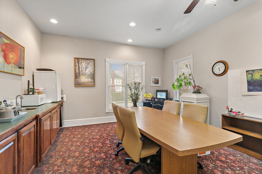 More Photos Of 125 N 1st St, Dekalb Office For Lease