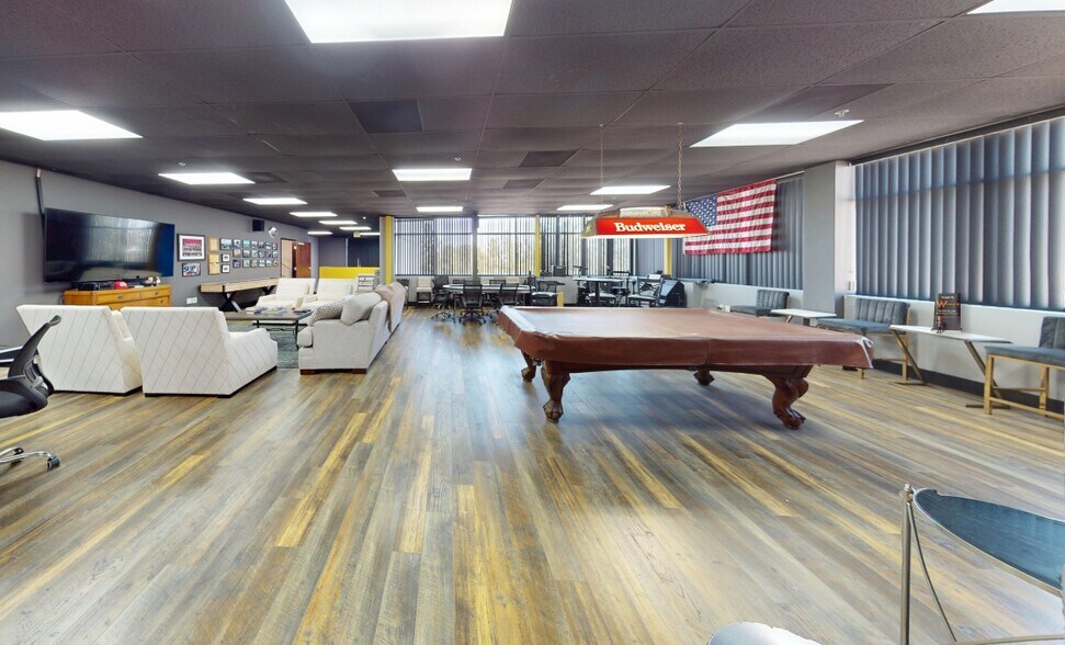 More Photos Of 19641 Descartes, Foothill Ranch Light Manufacturing For Sale