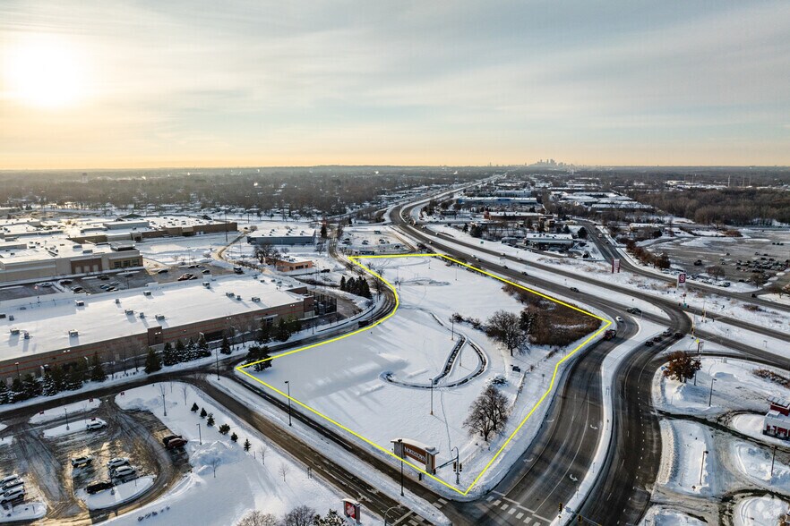 More Photos Of University Ave NE, Blaine Land For Lease