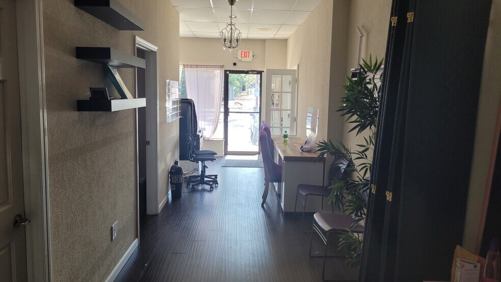 More Photos Of 80 N Hamilton Rd, Gahanna Unknown For Lease