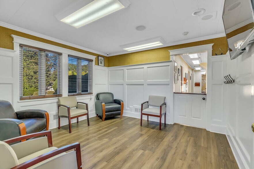 More Photos Of 245 Bay Shore Rd, Bay Shore Medical For Lease