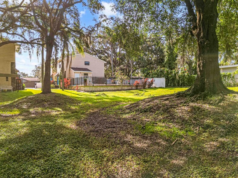 More Photos Of 12216 N 59th St, Tampa Apartments For Sale