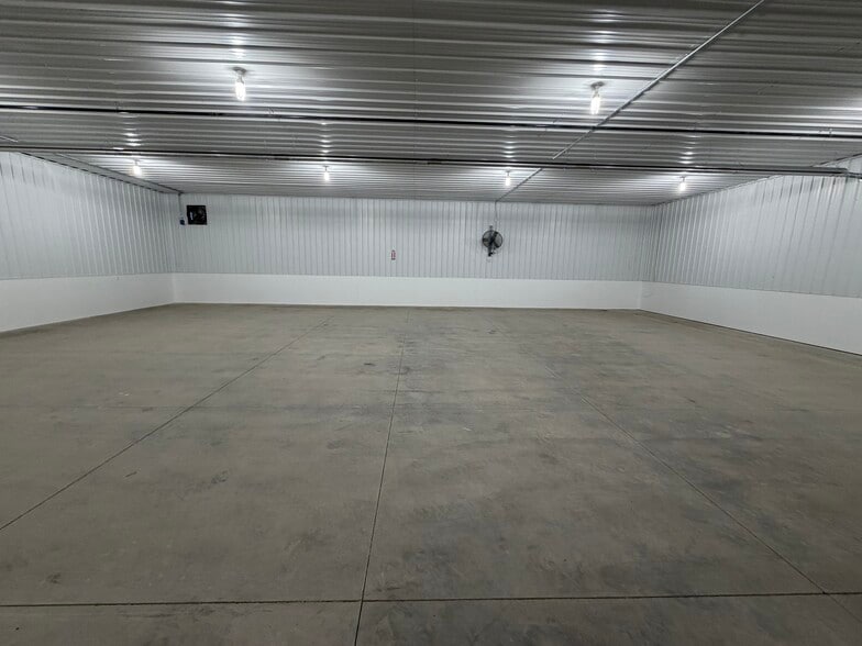 More Photos Of 2014 Cabintown Rd, Bloomington Industrial For Lease