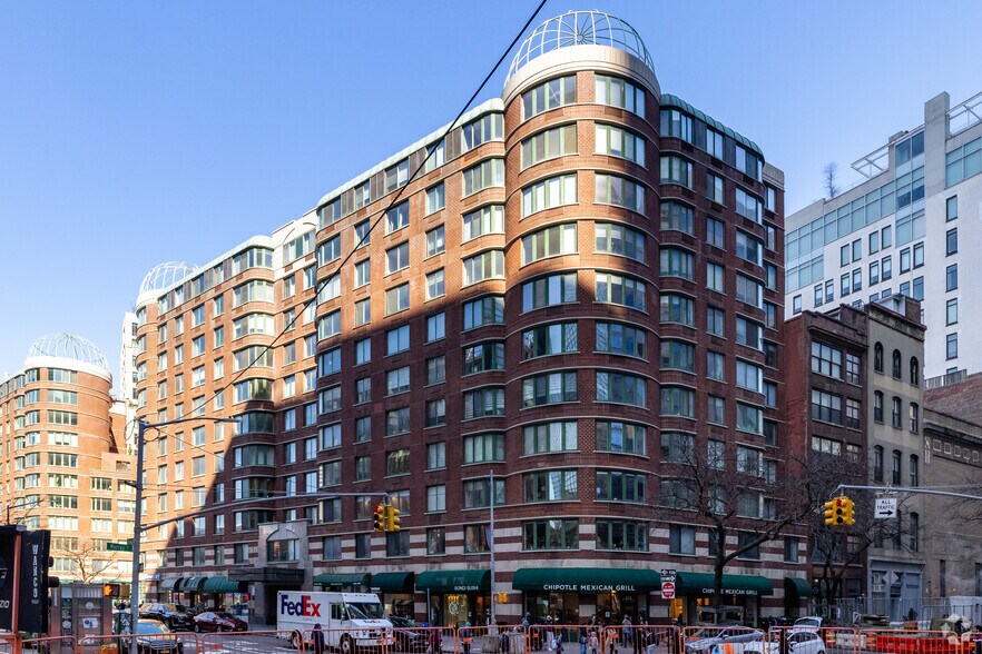 Primary Photo Of 275 Greenwich St, New York Apartments For Lease