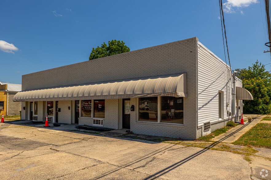Primary Photo Of 103 E Richland St, Kershaw General Retail For Lease
