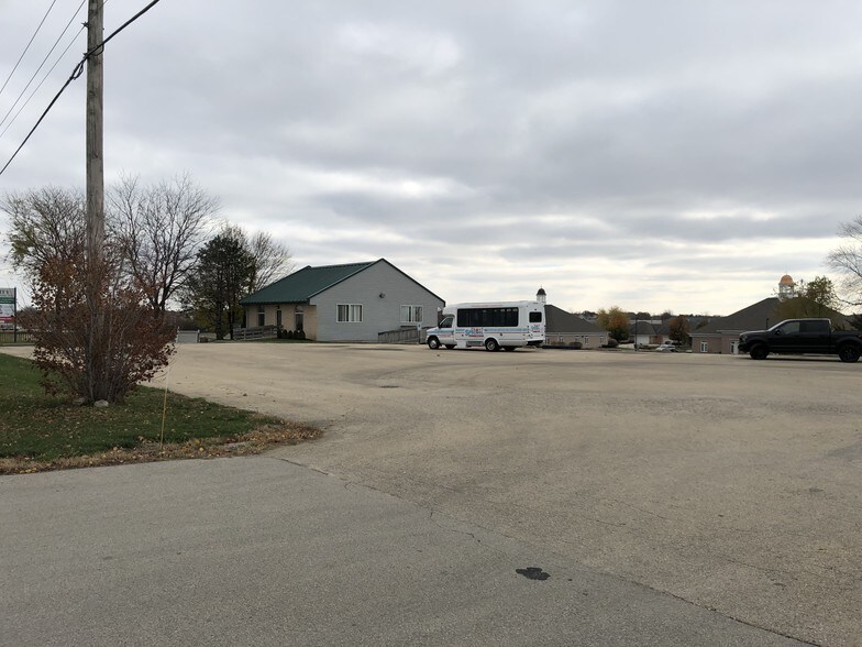 More Photos Of 1539 W US Route 6, Morris Showroom For Sale