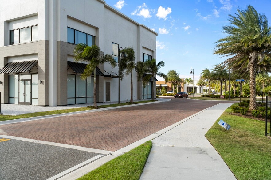 More Photos Of 1671 Amazing Way, Ocoee Storefront Retail Office For Lease