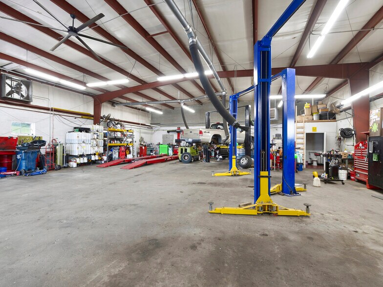 More Photos Of 2109 Spartanburg Hwy, East Flat Rock Industrial For Lease
