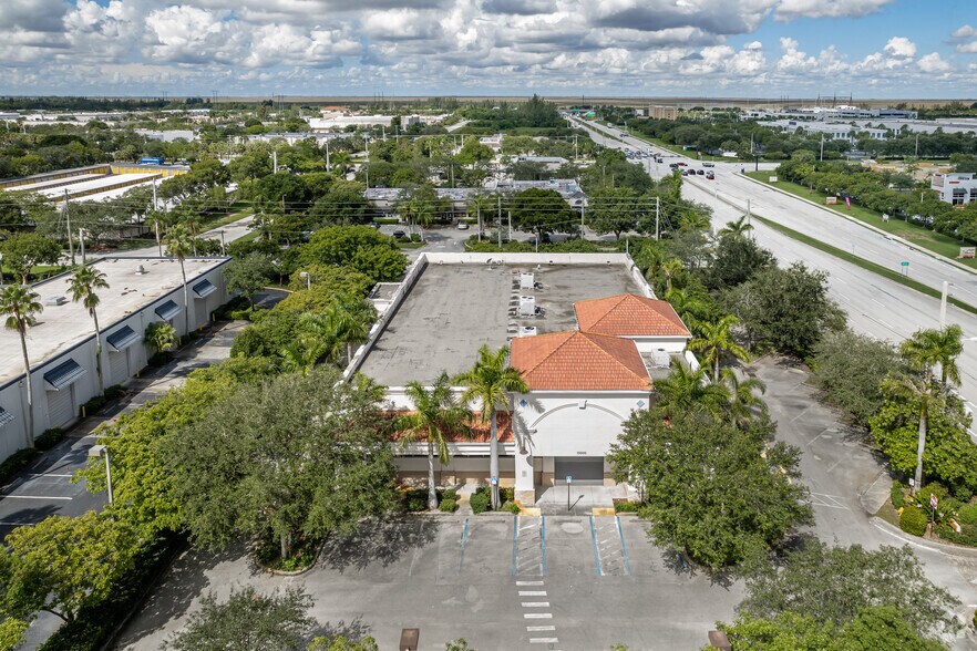 More Photos Of 10000 W Commercial Blvd, Sunrise Drugstore For Lease